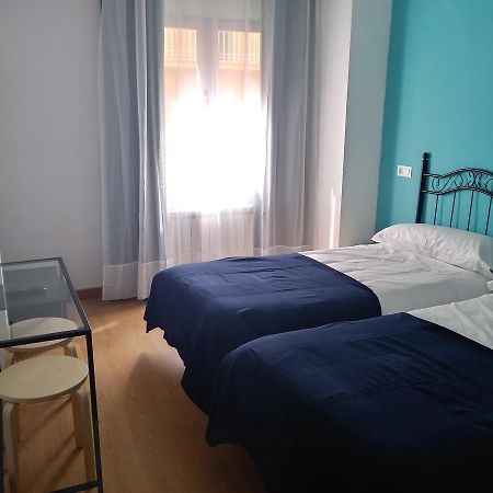 Hostal Gemi Zamora Bagian luar foto