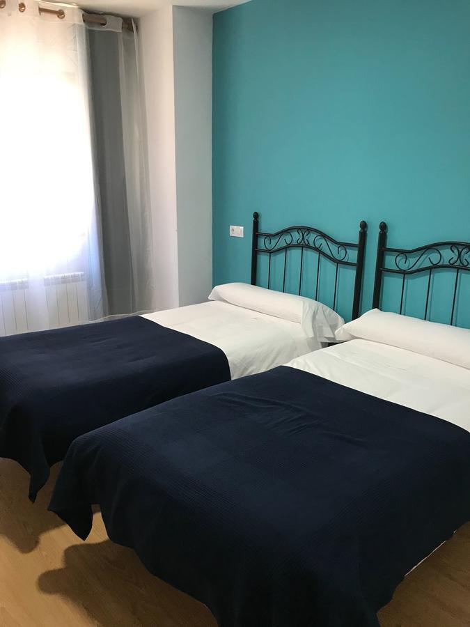 Hostal Gemi Zamora Bagian luar foto